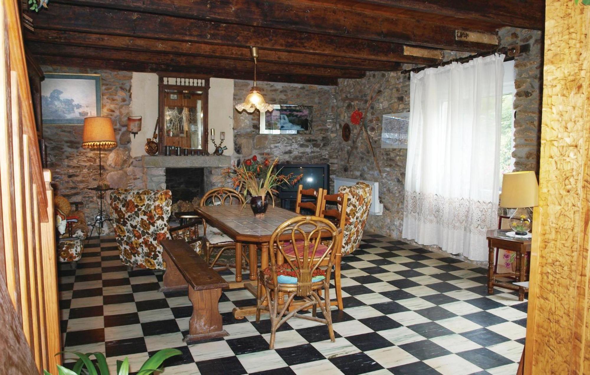 Lovely Home In Le Faouet With Kitchen Buitenkant foto