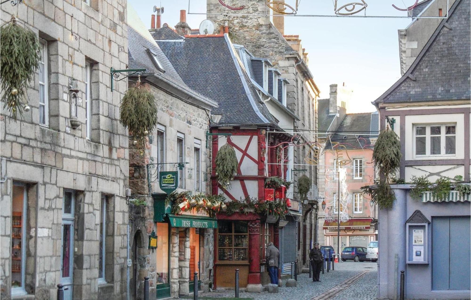 Lovely Home In Le Faouet With Kitchen Buitenkant foto