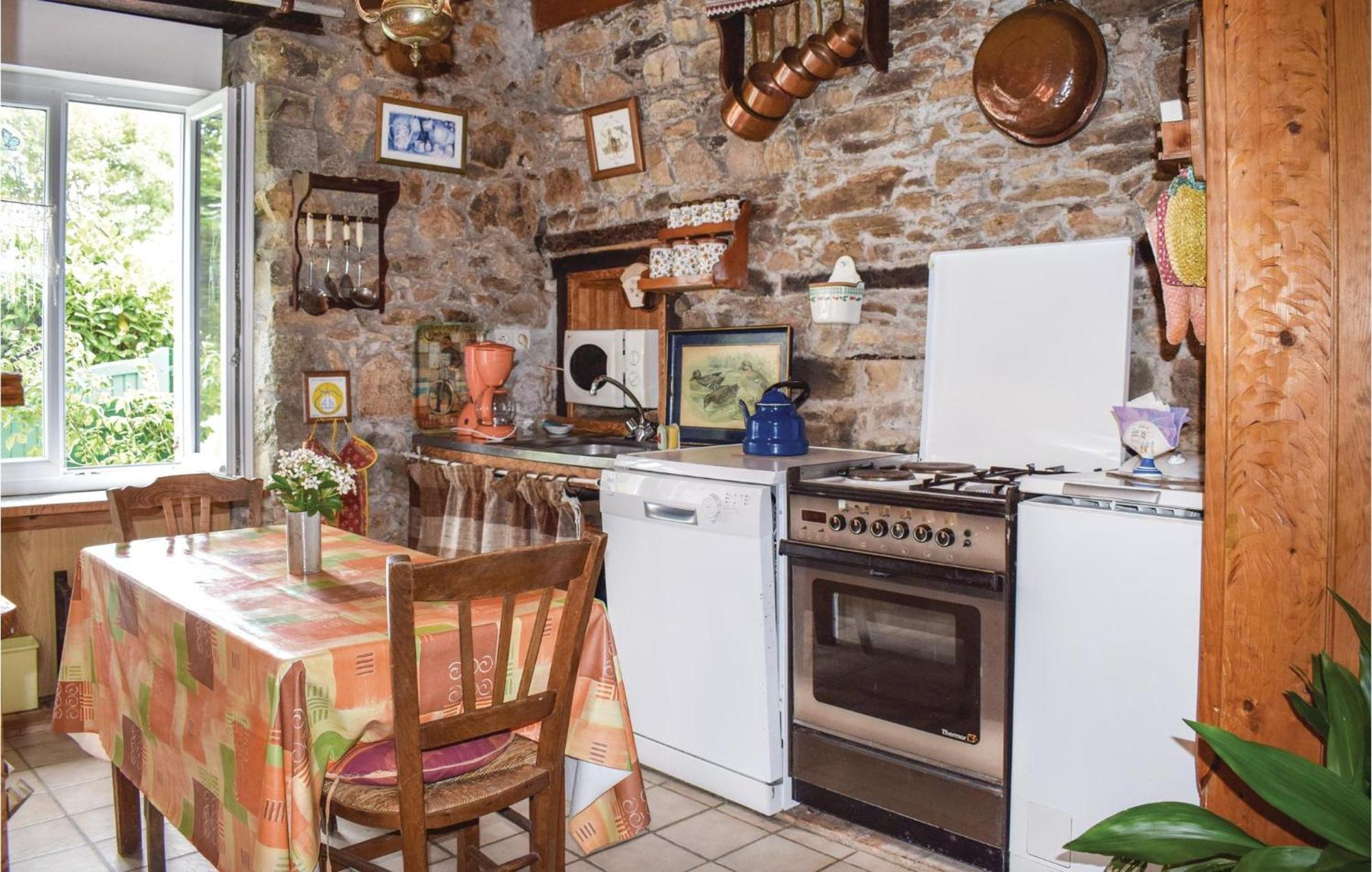Lovely Home In Le Faouet With Kitchen Buitenkant foto